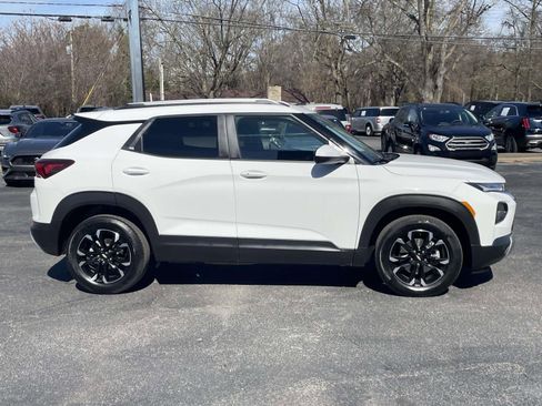 Used 2023 Chevrolet TrailBlazer LT w/ Convenience Package image 2