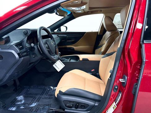 New 2025 Lexus ES 350 Ultra Luxury image 4
