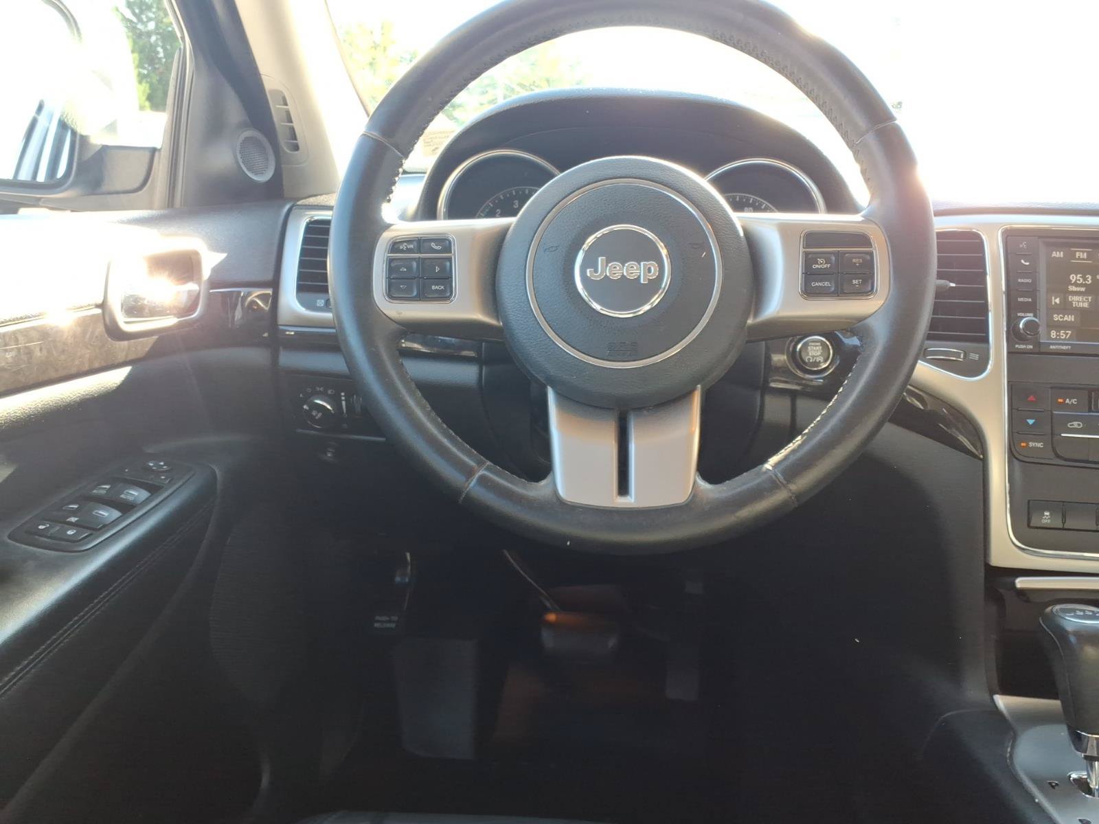 Used 2013 Jeep Grand Cherokee Laredo AWD/4WD image 4
