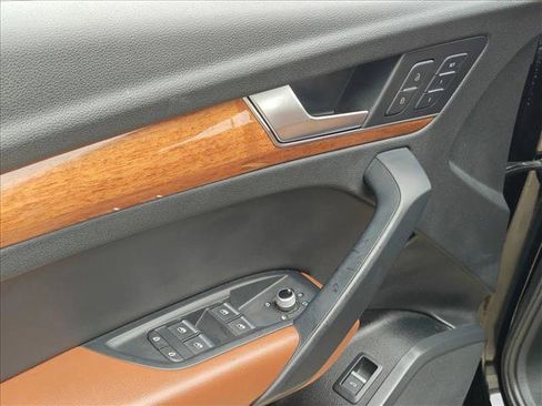 Used 2021 Audi Q5 Premium w/ Convenience Package image 11