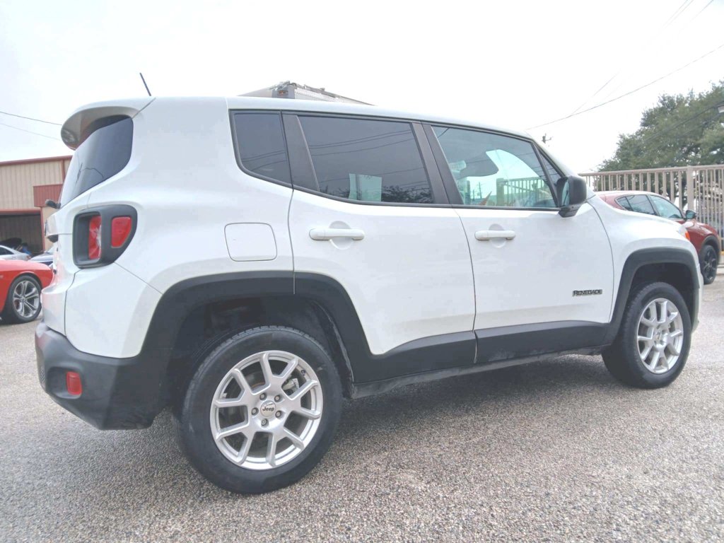 Used 2023 Jeep Renegade Latitude AWD/4WD image 7