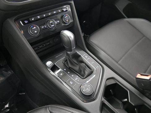 Used 2018 Volkswagen Tiguan SE AWD/4WD image 21