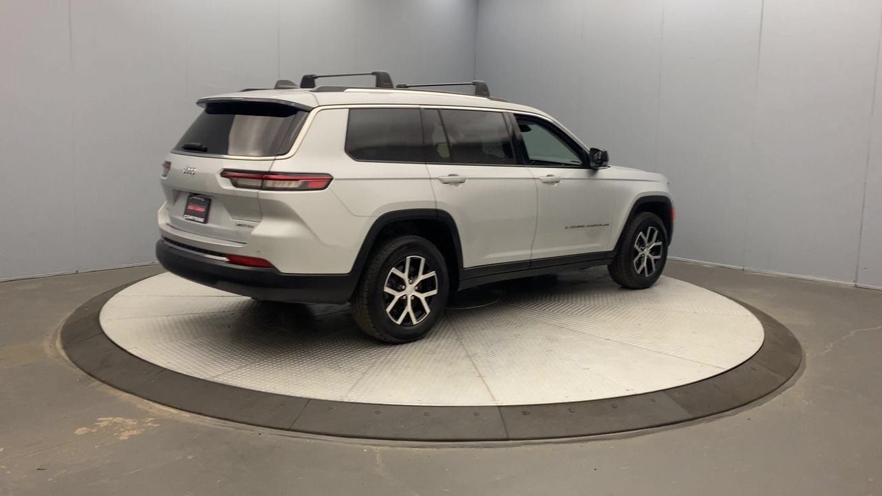 Used 2024 Jeep Grand Cherokee L Limited AWD/4WD image 5