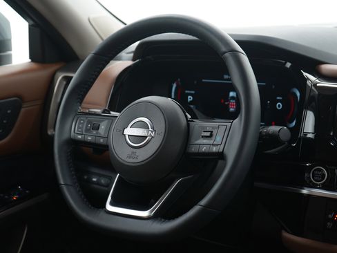 Used 2024 Nissan Pathfinder Platinum w/ Cargo Package image 15