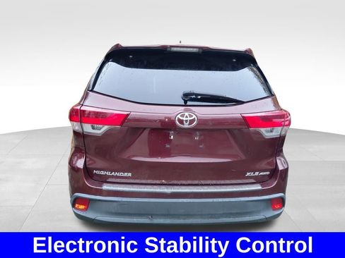 Used 2019 Toyota Highlander XLE image 14
