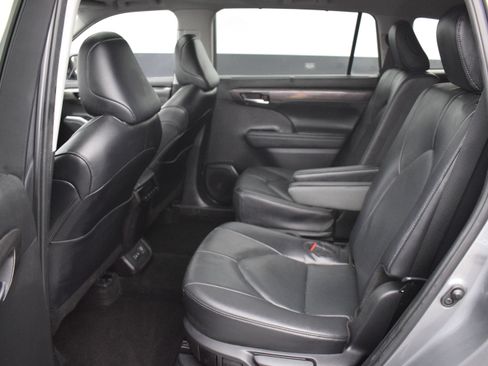 Used 2025 Toyota Highlander Limited AWD/4WD image 15