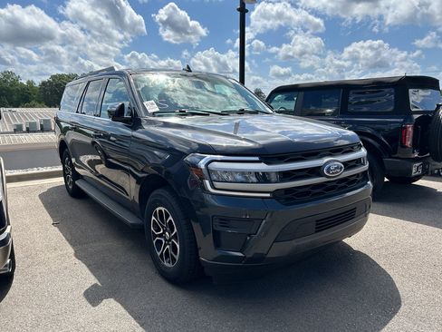 Used 2024 Ford Expedition Max XLT image 2