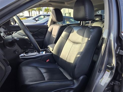 Used 2015 INFINITI Q70 3.7 image 11