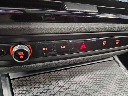 Used 2025 BMW 330i xDrive Sedan w/ M Sport Package image 19