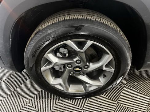Used 2025 Chevrolet Trax LT image 26
