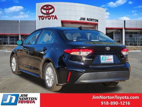 Used 2025 Toyota Corolla LE w/ LE Premium Package image 7