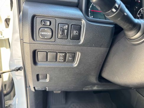 Used 2022 Toyota 4Runner SR5 AWD/4WD image 32