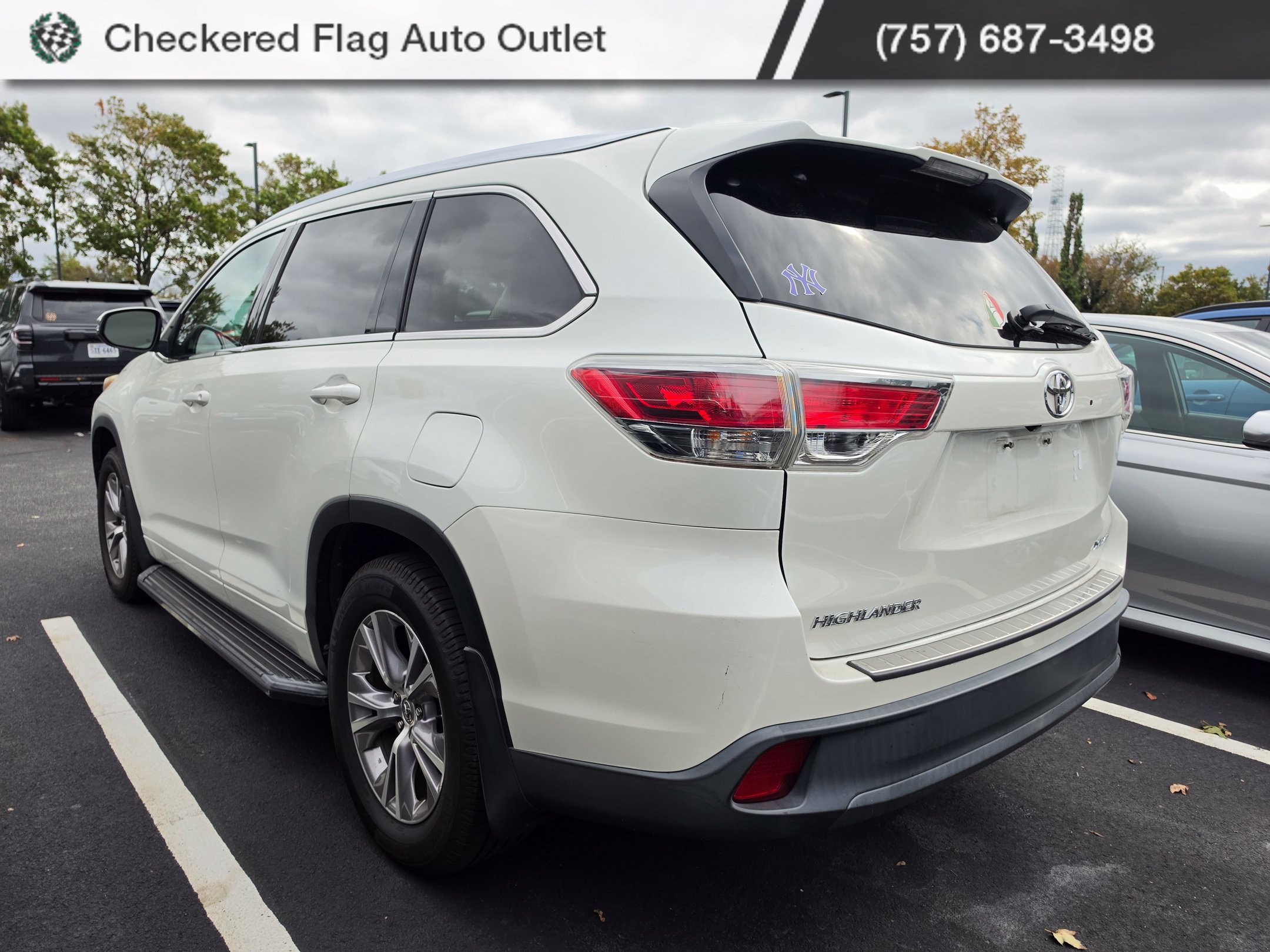 Used 2015 Toyota Highlander XLE AWD/4WD image 4