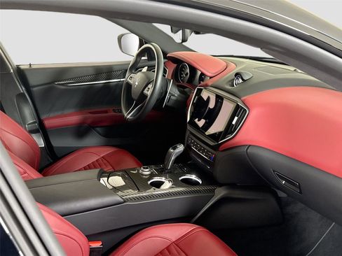 Used 2022 Maserati Ghibli Trofeo image 36