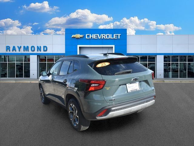 Used 2025 Chevrolet Trax LT w/ LT Convenience Package FWD image 5