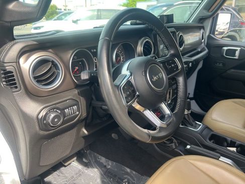 Used 2018 Jeep Wrangler Rubicon AWD/4WD image 12