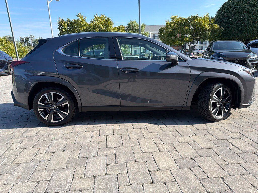 Used 2025 Lexus UX 300h AWD w/ Accessory Package (Z1) image 4