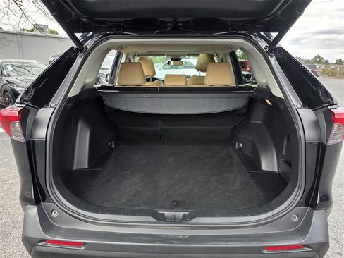 Used 2020 Toyota RAV4 XLE Premium image 10
