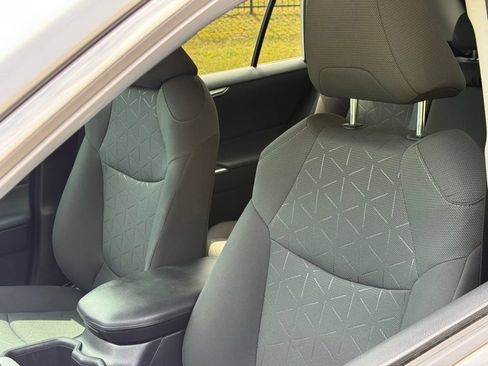 Used 2022 Toyota RAV4 XLE w/ Convenience Package AWD/4WD image 19
