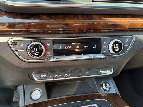 Used 2018 Audi Q5 2.0T Premium AWD/4WD image 38