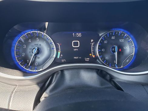 Used 2022 Chrysler Pacifica Touring-L FWD image 24