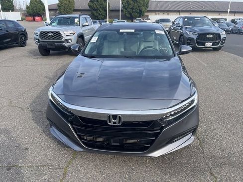Used 2018 Honda Accord Touring image 2