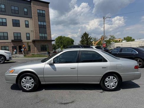 Used 2001 Toyota Camry LE FWD image 4