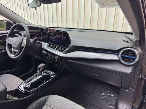 Used 2026 Chevrolet Trax LT w/ Midnight Edition FWD image 13
