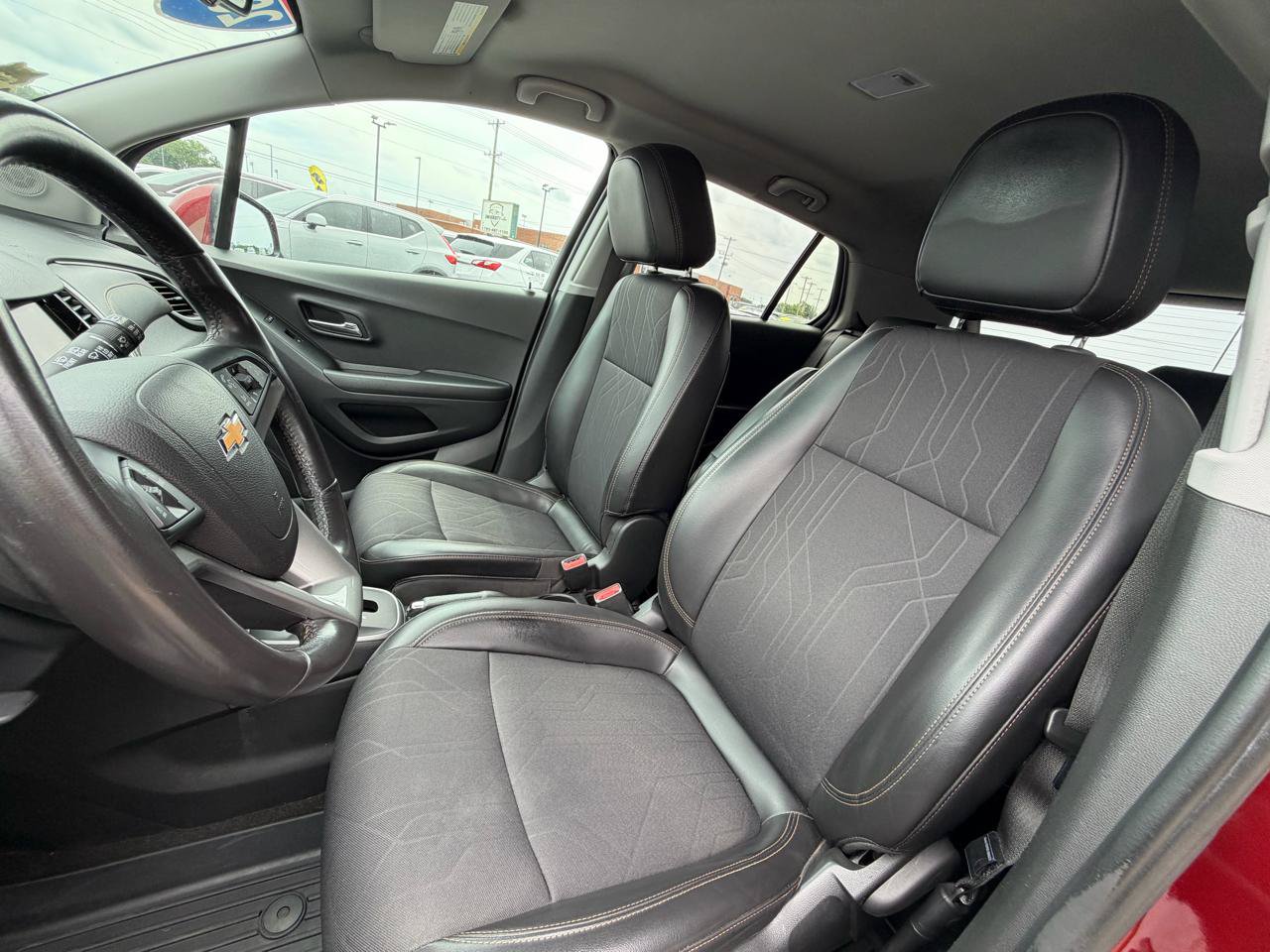 Used 2021 Chevrolet Trax LT w/ LT Convenience Package FWD image 20