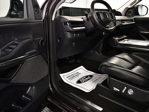 Used 2025 Lincoln Navigator Reserve AWD/4WD image 14