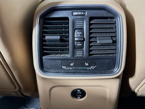 Certified 2022 Porsche Macan image 25