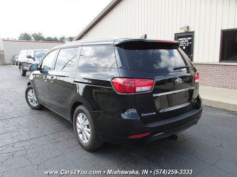 Used 2017 Kia Sedona LX w/ LX Essentials Premium Package FWD image 5