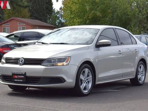 Used 2012 Volkswagen Jetta TDI w/ TDI Appearance Pkg FWD image 8