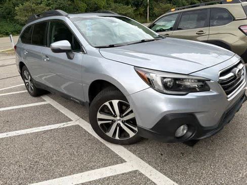 Used 2018 Subaru Outback 2.5i Limited AWD/4WD image 3