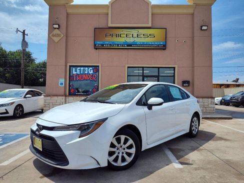 Used 2025 Toyota Corolla LE FWD image 1