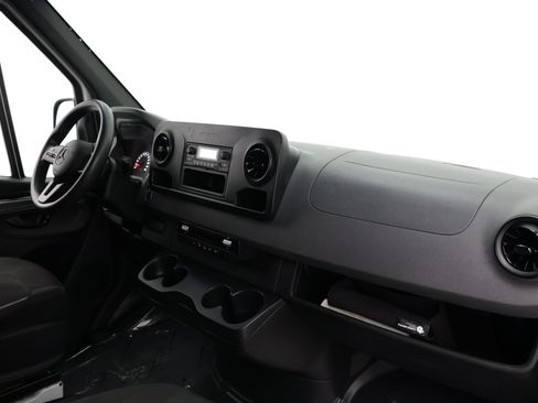 Used 2023 Mercedes-Benz Sprinter 2500 image 33