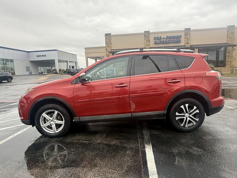 Used 2016 Toyota RAV4 LE image 4