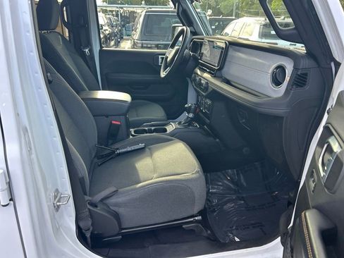 Used 2024 Jeep Wrangler Unlimited Sahara AWD/4WD image 23