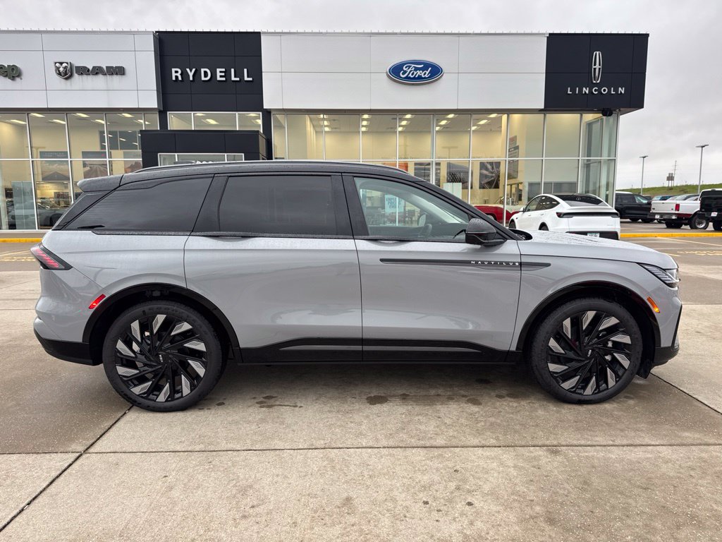 New 2026 Lincoln Nautilus Reserve w/ Jet Appearance Package AWD/4WD image 2
