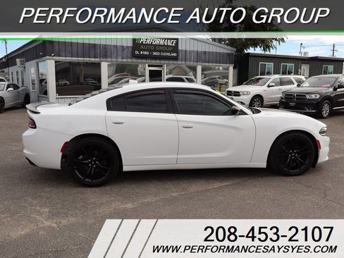 Used 2018 Dodge Charger R/T w/ Blacktop Package image 8