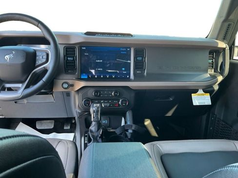 Used 2024 Ford Bronco Wildtrak image 11