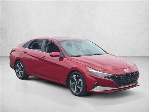 Used 2022 Hyundai Elantra Limited FWD image 3