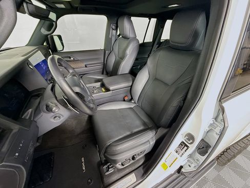 Used 2024 Lexus GX 550 w/ Accessory Package (31) AWD/4WD image 22