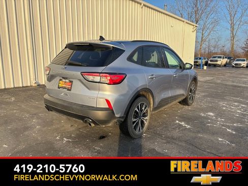 Used 2022 Ford Escape SE w/ SE Sport Appearance Package image 8