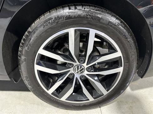 Certified 2025 Volkswagen Jetta SE image 13