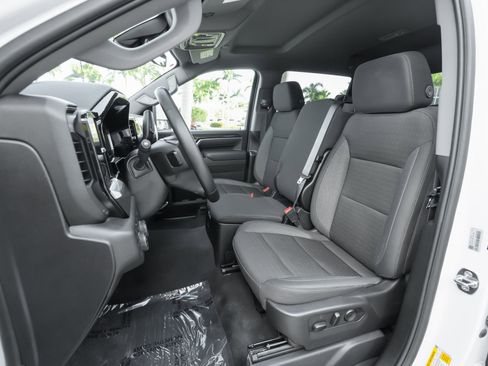 Used 2025 Chevrolet Silverado 2500 LT w/ Convenience Package image 6