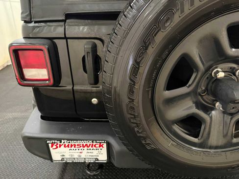 Used 2018 Jeep Wrangler Unlimited Sport image 17