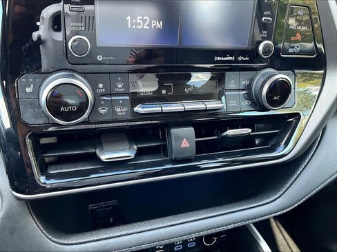 Used 2022 Toyota Highlander XLE image 27