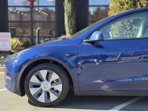 Used 2024 Tesla Model Y Long Range image 10