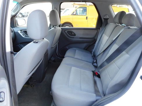 Used 2005 Ford Escape 4WD Hybrid image 16